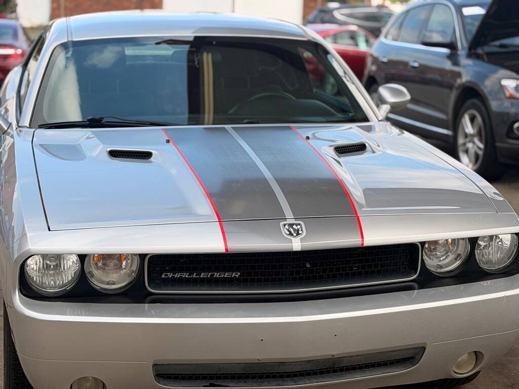 Used 2010 Dodge Challenger SE RWD image 5