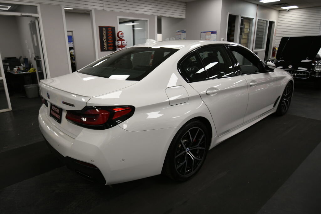 Used 2022 BMW M550i xDrive w/ Executive Package image 8