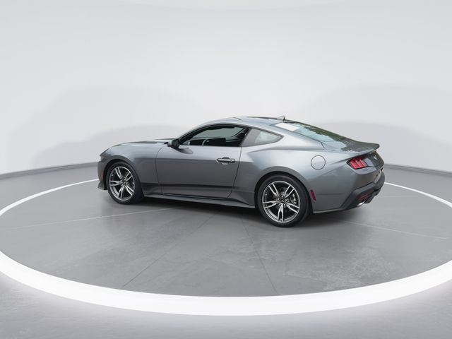 Used 2025 Ford Mustang Coupe RWD image 8