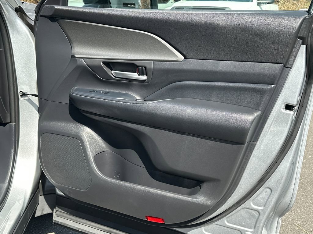 Used 2025 Toyota Grand Highlander XLE image 13