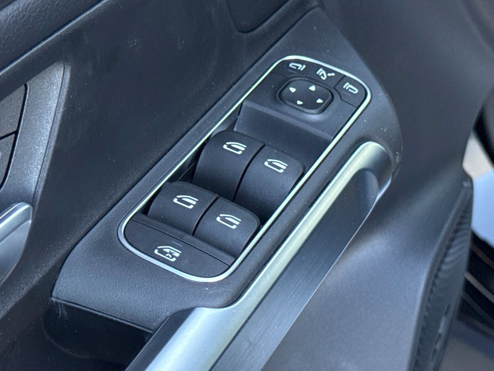 New 2026 Mercedes-Benz GLB 250 image 17