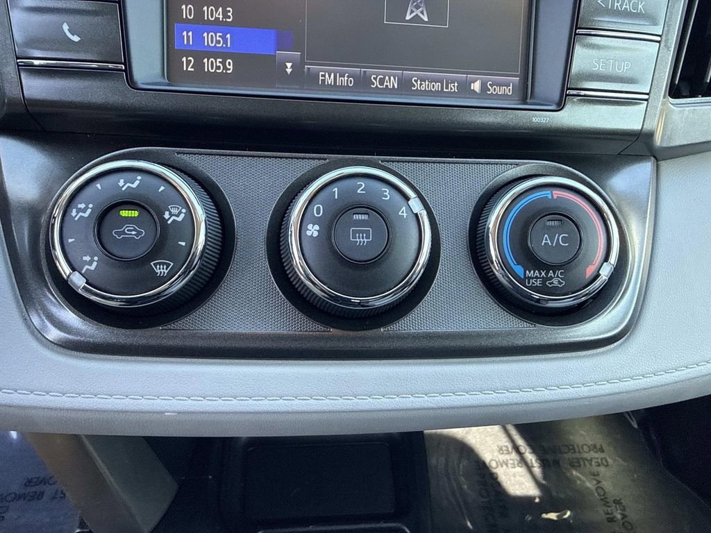Used 2015 Toyota RAV4 LE image 30