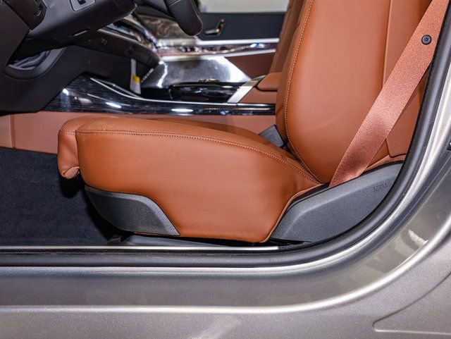 Used 2026 BMW 740i xDrive w/ Premium Package image 15