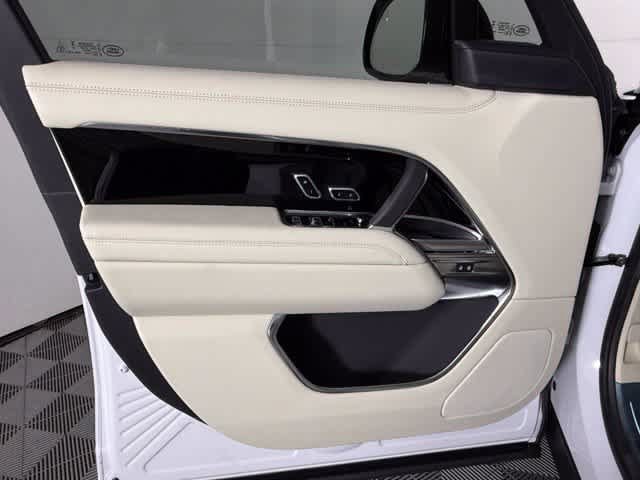 New 2027 Land Rover Range Rover Long Wheelbase SE AWD/4WD image 21