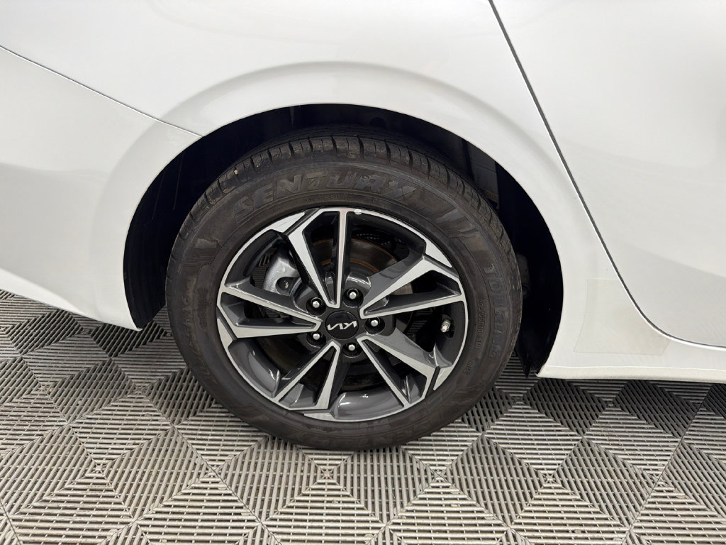 Used 2024 Kia Forte LXS FWD image 17