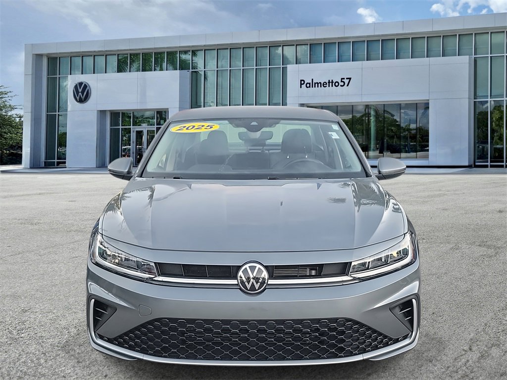 Used 2025 Volkswagen Jetta SE w/ Black Wheel Package image 4