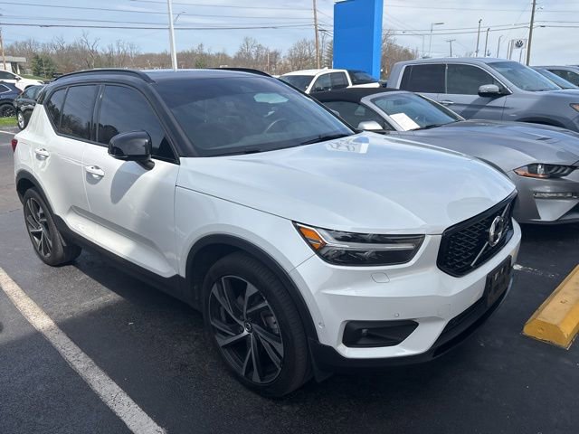 Used 2022 Volvo XC40 T5 R-Design w/ Advanced Package image 3