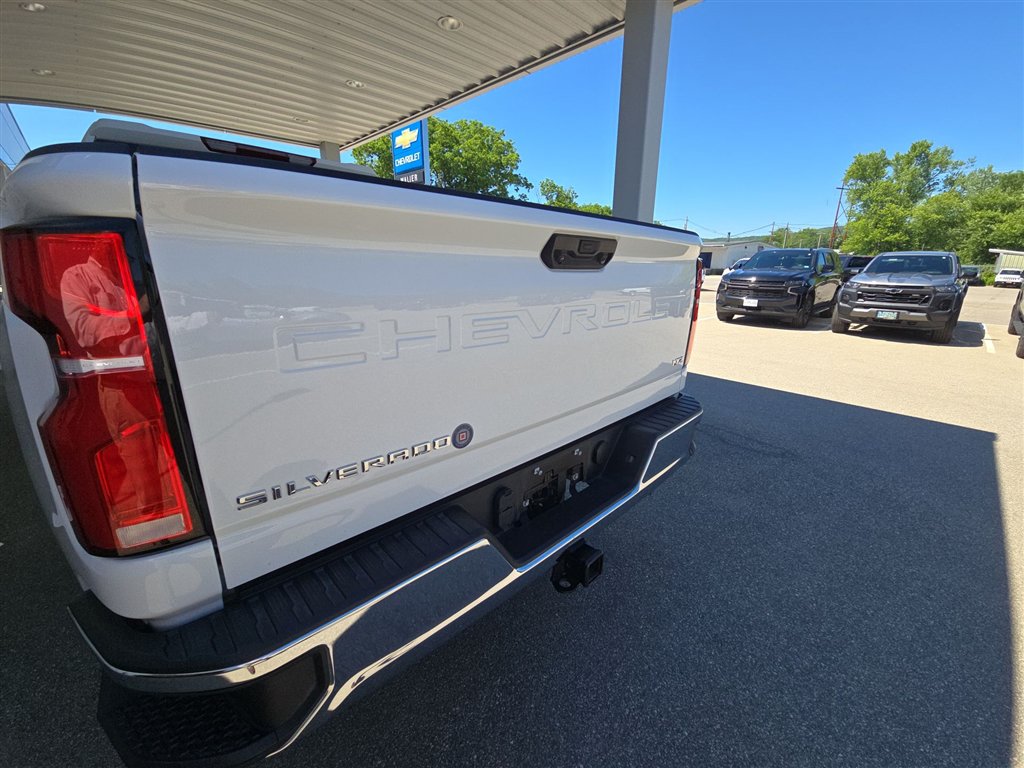 Used 2026 Chevrolet Silverado 3500 LTZ w/ LTZ Convenience Package AWD/4WD image 25