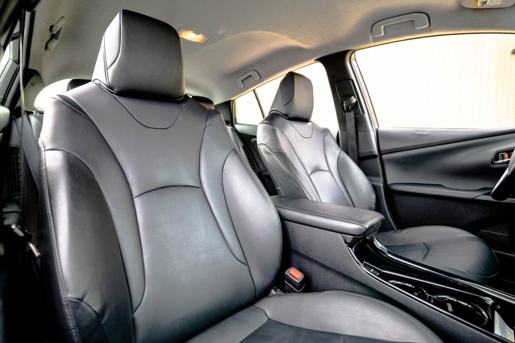 Used 2018 Toyota Prius Prime Premium FWD image 16