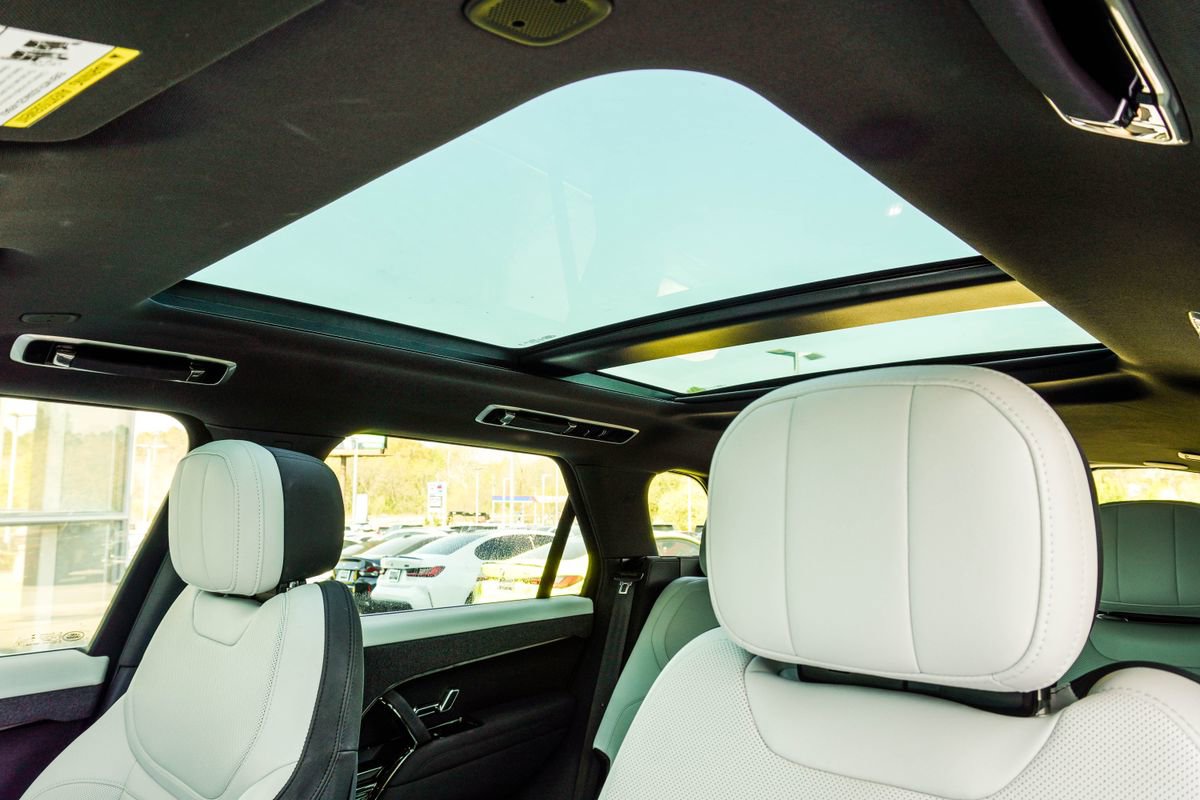 Used 2023 Land Rover Range Rover Sport SE Dynamic image 42