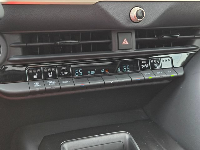 Used 2025 Toyota Crown Platinum AWD/4WD image 8