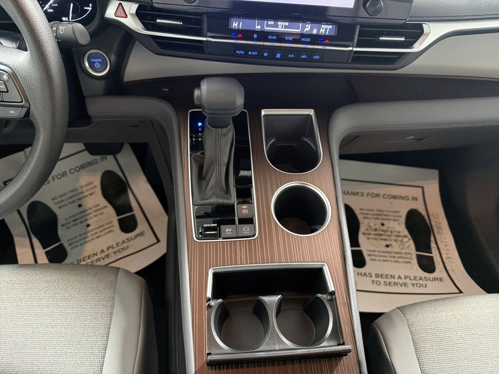 Used 2024 Toyota Sienna LE image 21