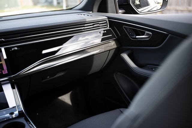 New 2026 Audi Q8 Premium Plus image 32