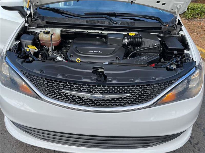 Used 2017 Chrysler Pacifica LX image 63