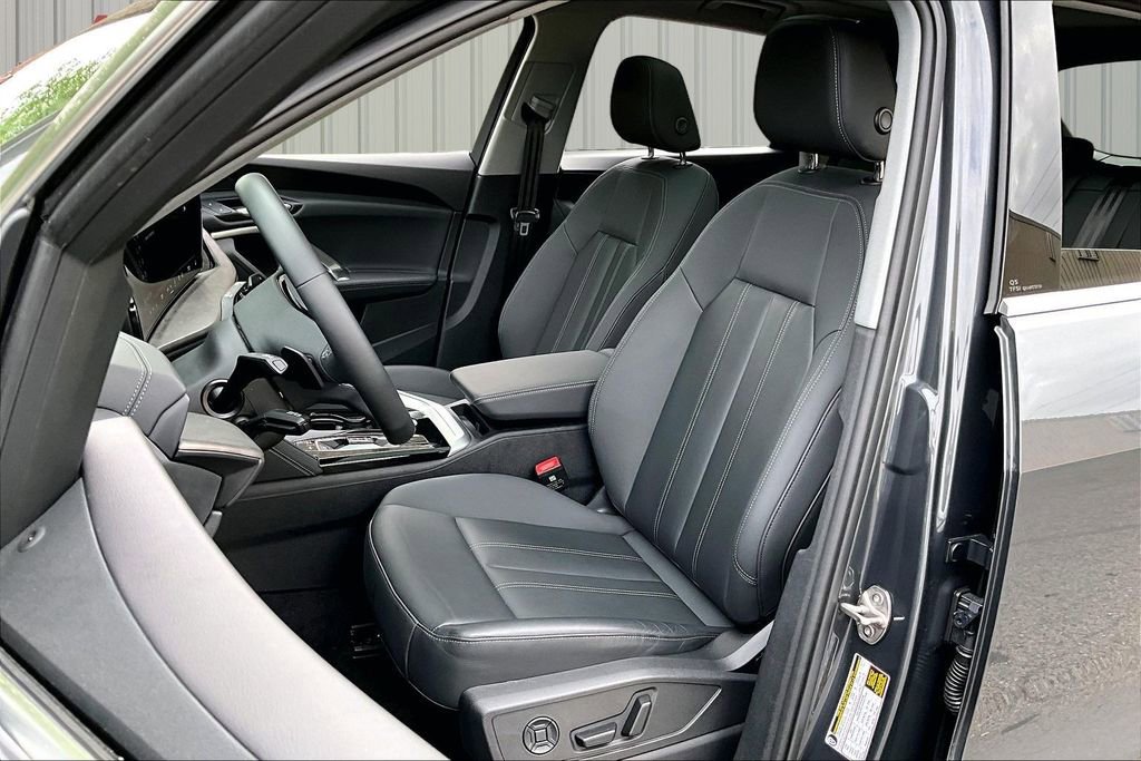 Used 2025 Audi Q5 Premium w/ Convenience Package AWD/4WD image 21