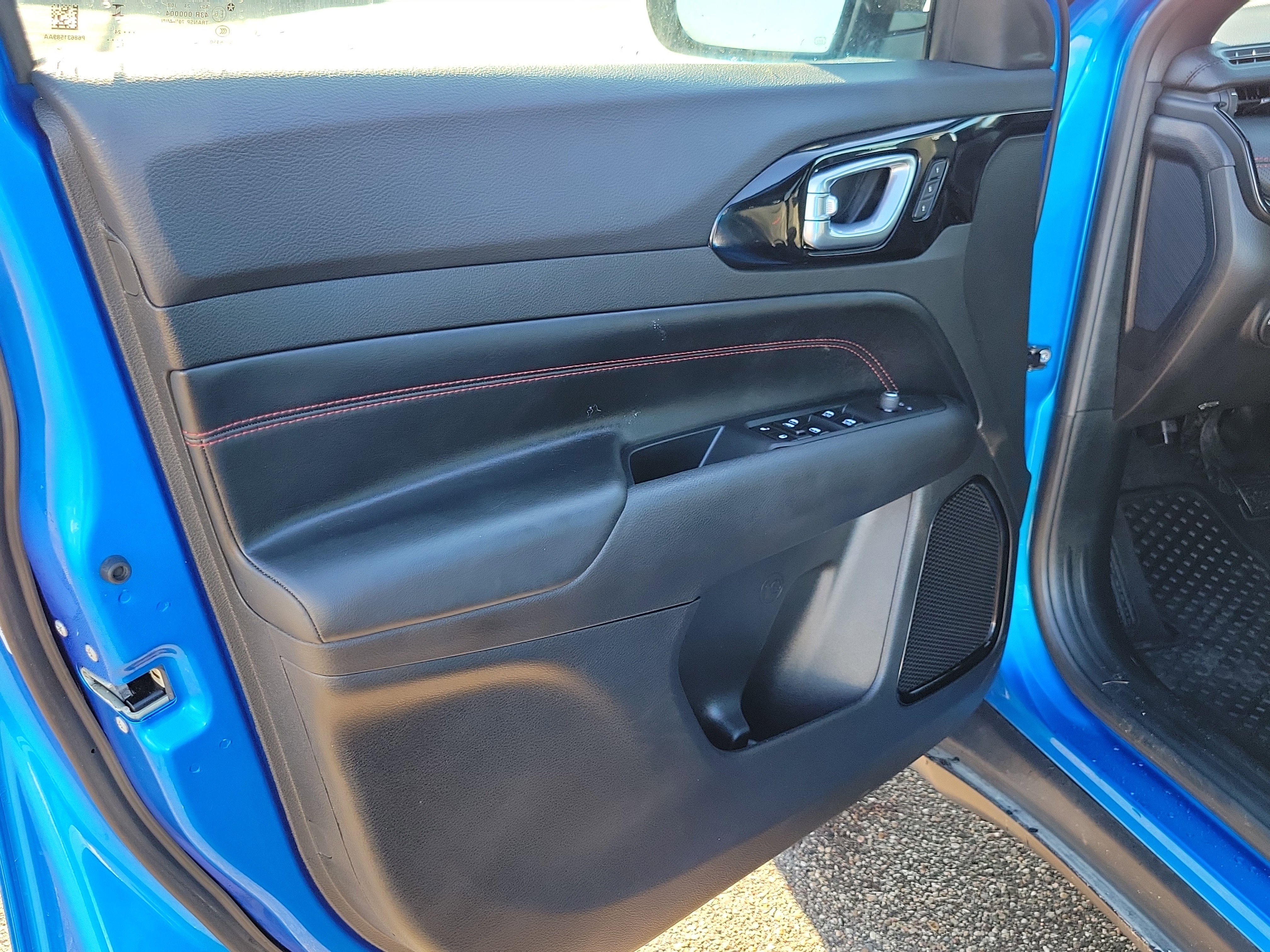 Used 2024 Jeep Compass Trailhawk w/ Trailhawk Elite Group image 6