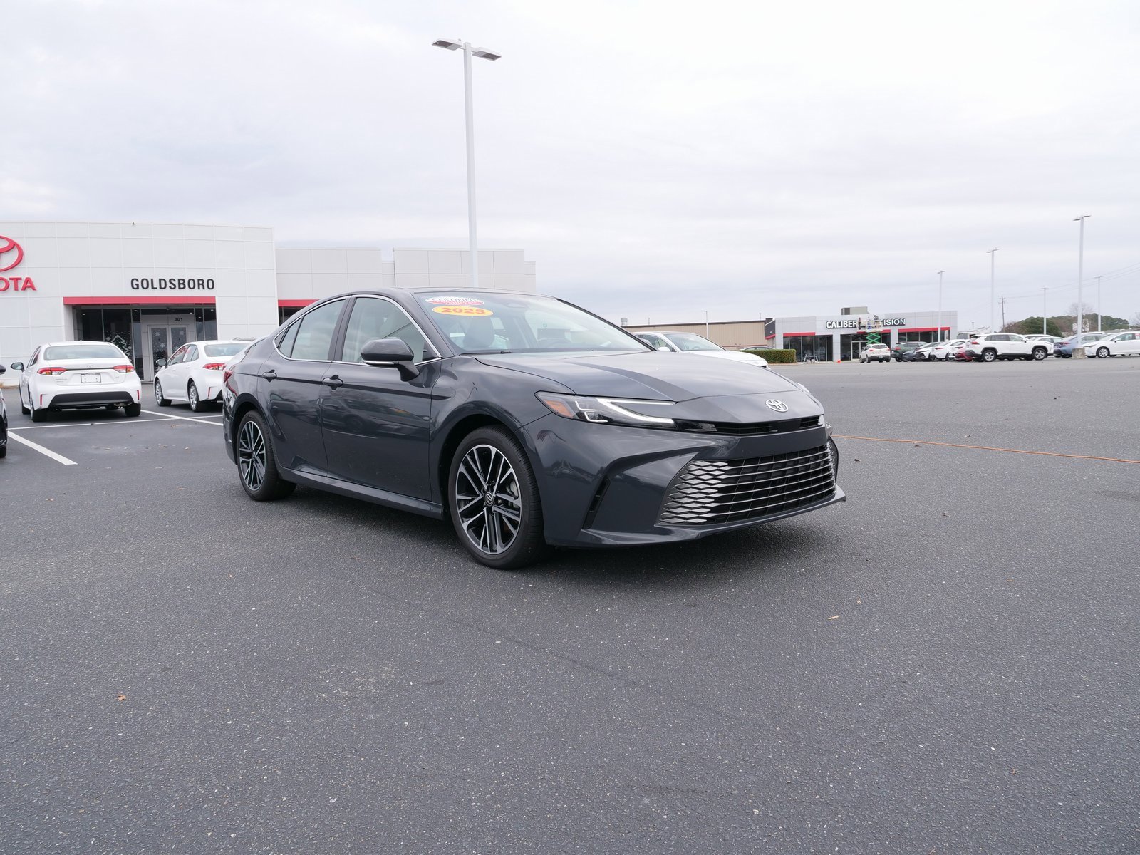 Used 2025 Toyota Camry XLE image 10