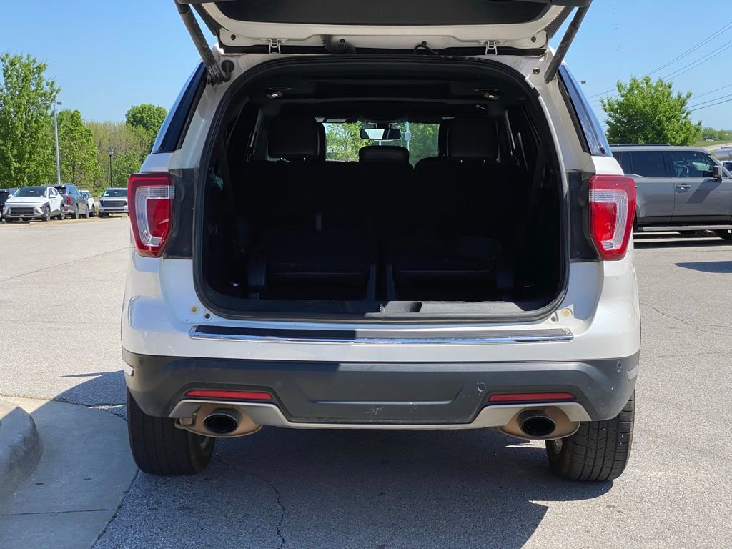 Used 2018 Ford Explorer Limited w/ Equipment Group 301A AWD/4WD image 4