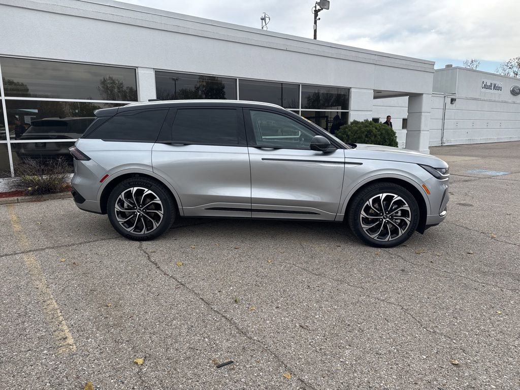 New 2025 Lincoln Nautilus Reserve image 2