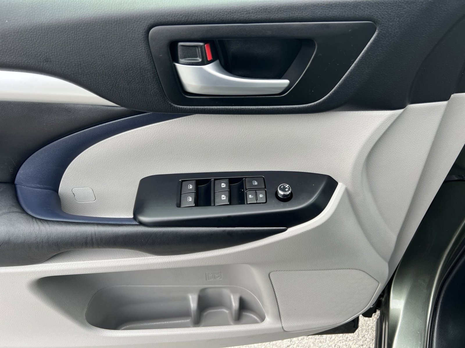 Used 2017 Toyota Highlander XLE image 15