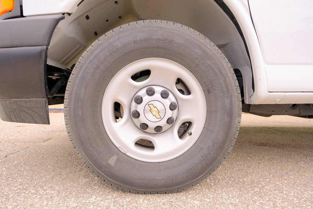 Used 2025 Chevrolet Express 2500 w/ Driver Convenience Package image 31