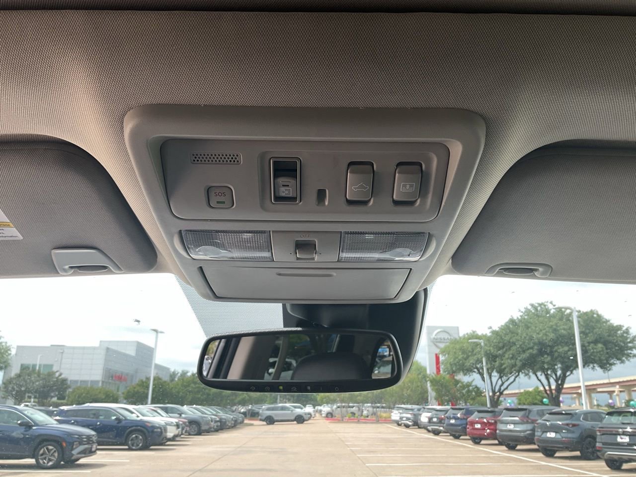 Used 2020 Nissan Titan SL w/ Moonroof Package RWD image 16