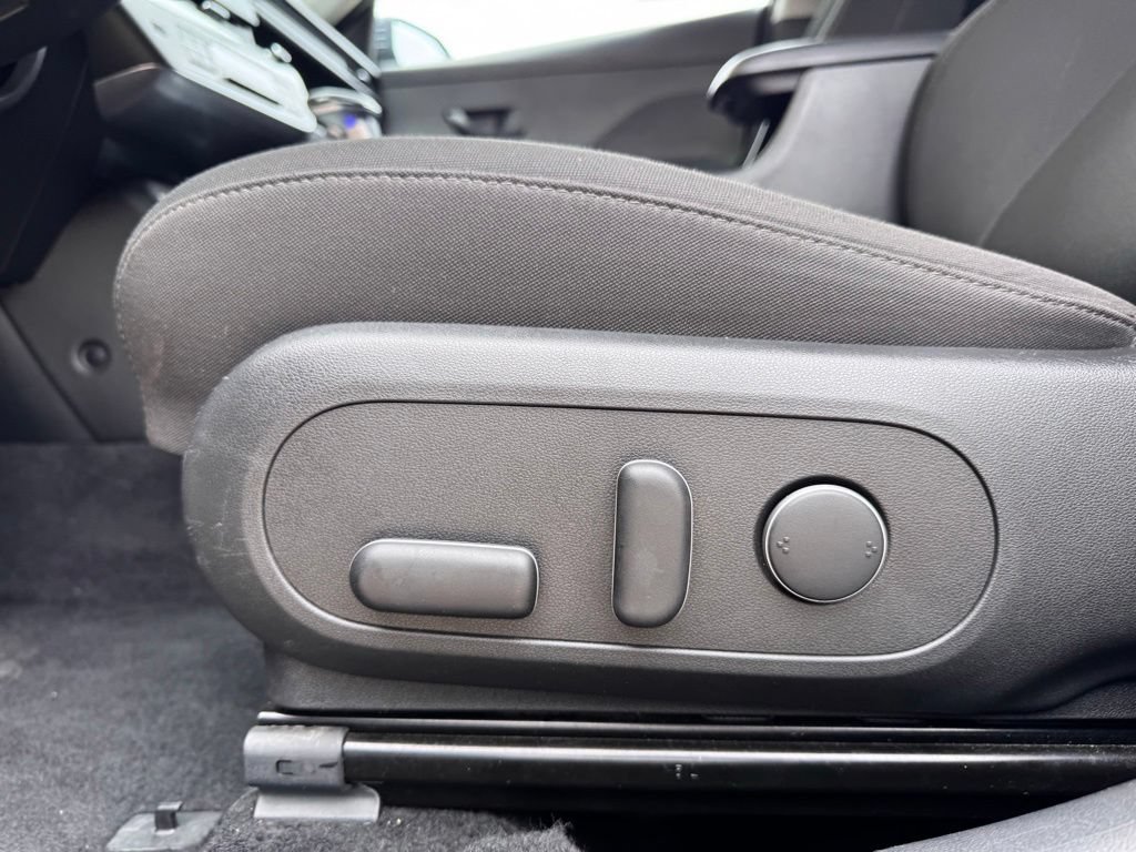 Certified 2025 Hyundai Kona SEL AWD/4WD image 7