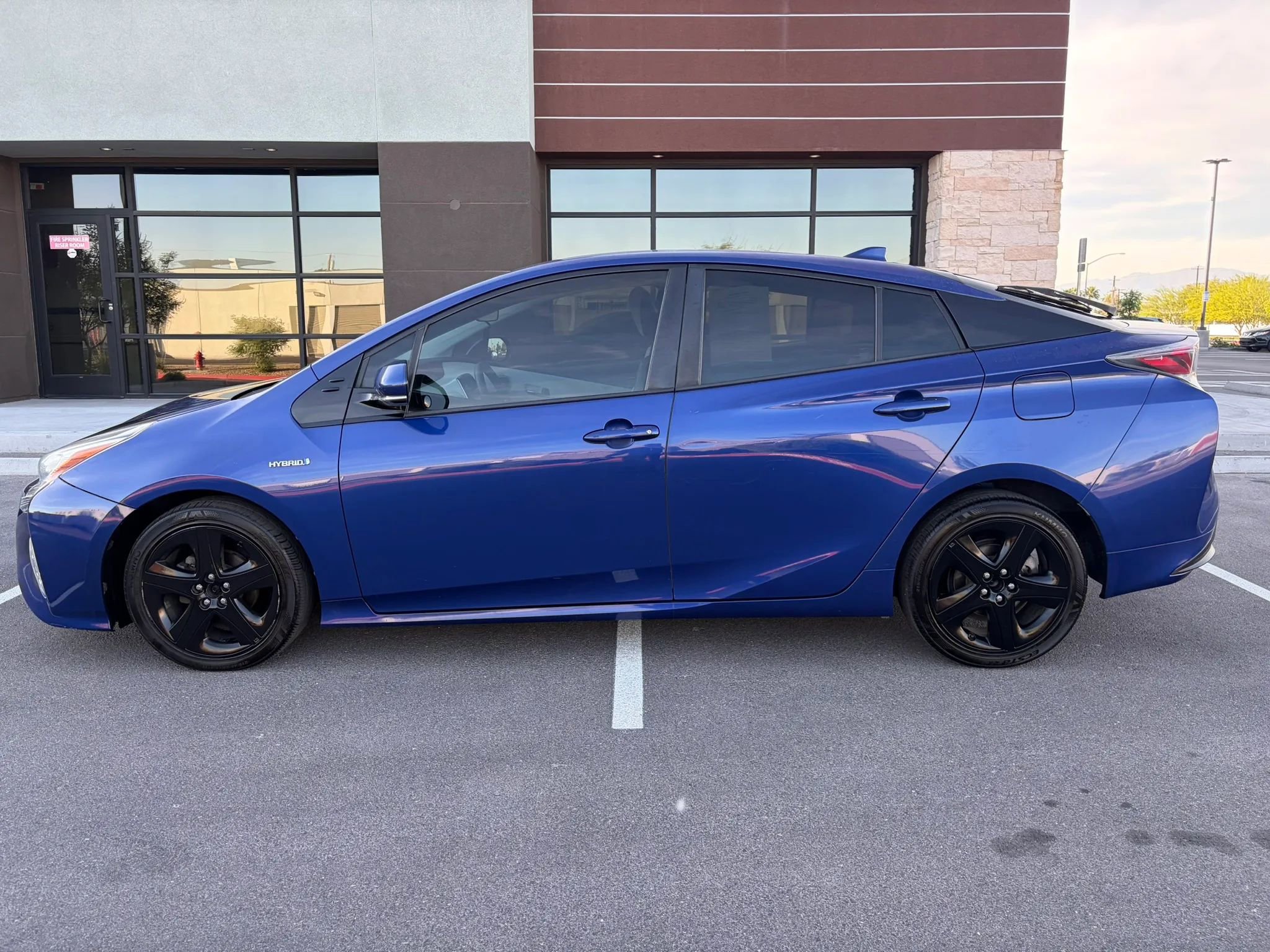 Used 2016 Toyota Prius Three Touring FWD image 4