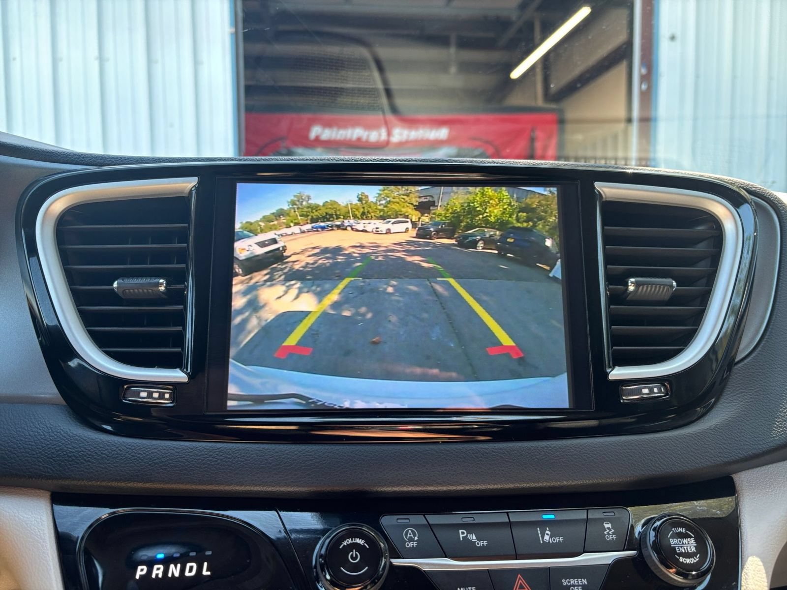 Used 2024 Chrysler Pacifica Touring-L FWD image 21