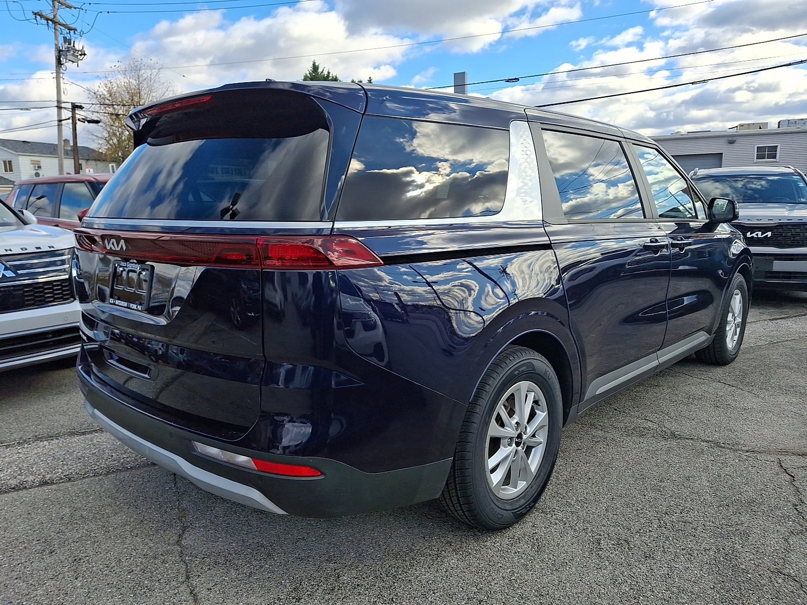 Used 2023 Kia Carnival LX image 6