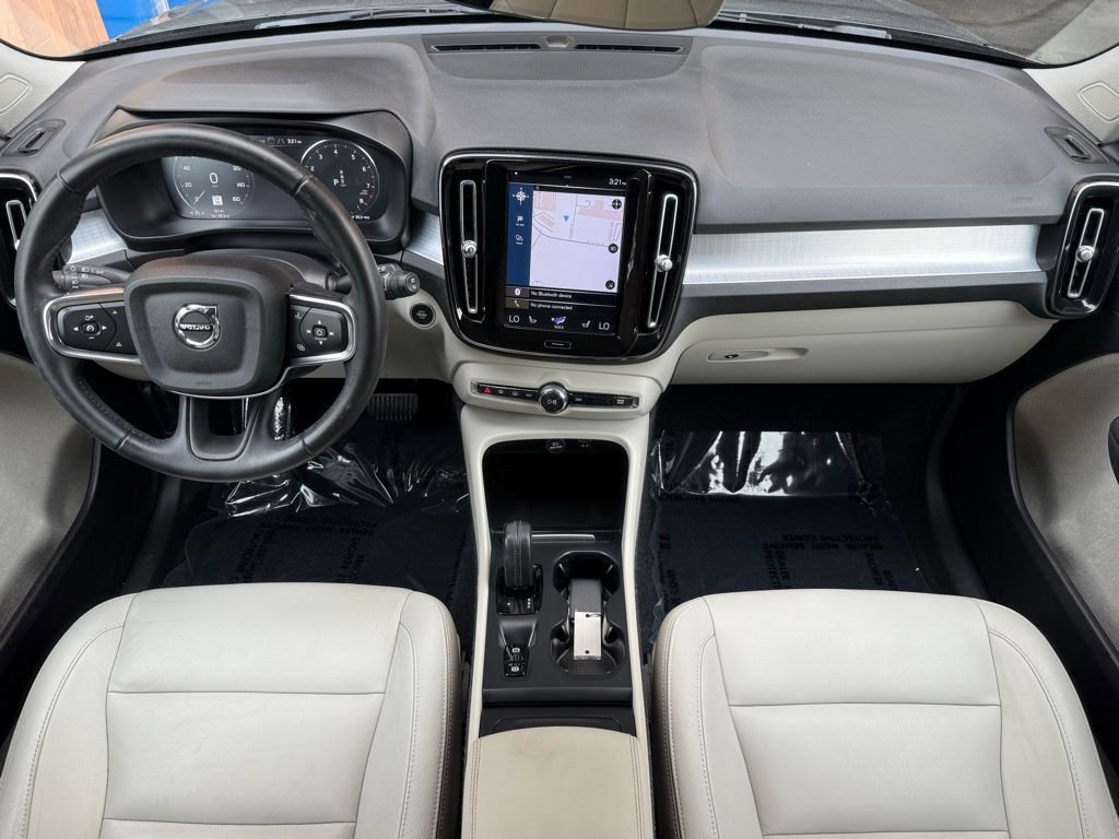 Used 2021 Volvo XC40 T5 Momentum w/ Premium Package image 24
