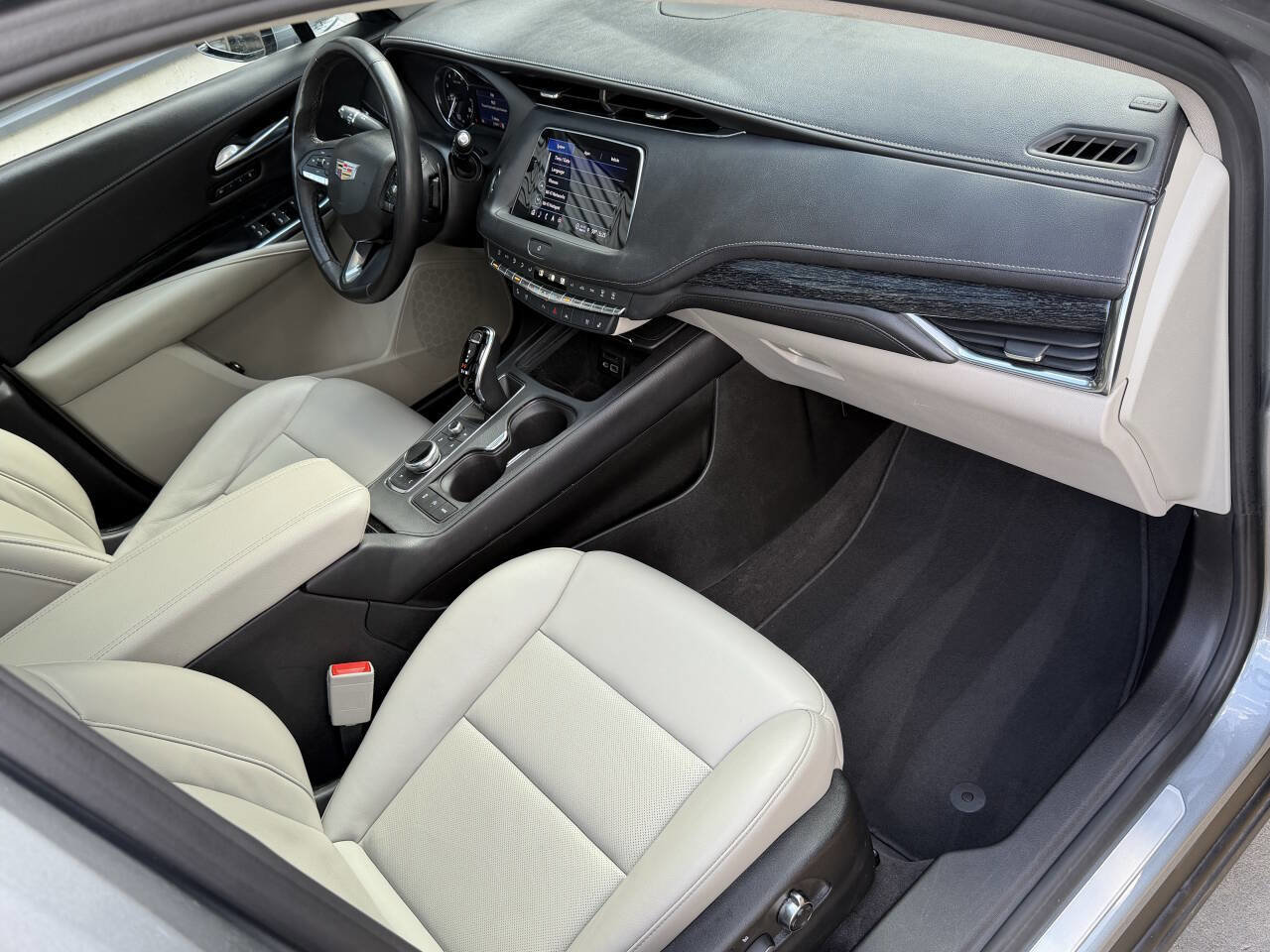 Used 2023 Cadillac XT4 Premium Luxury image 22