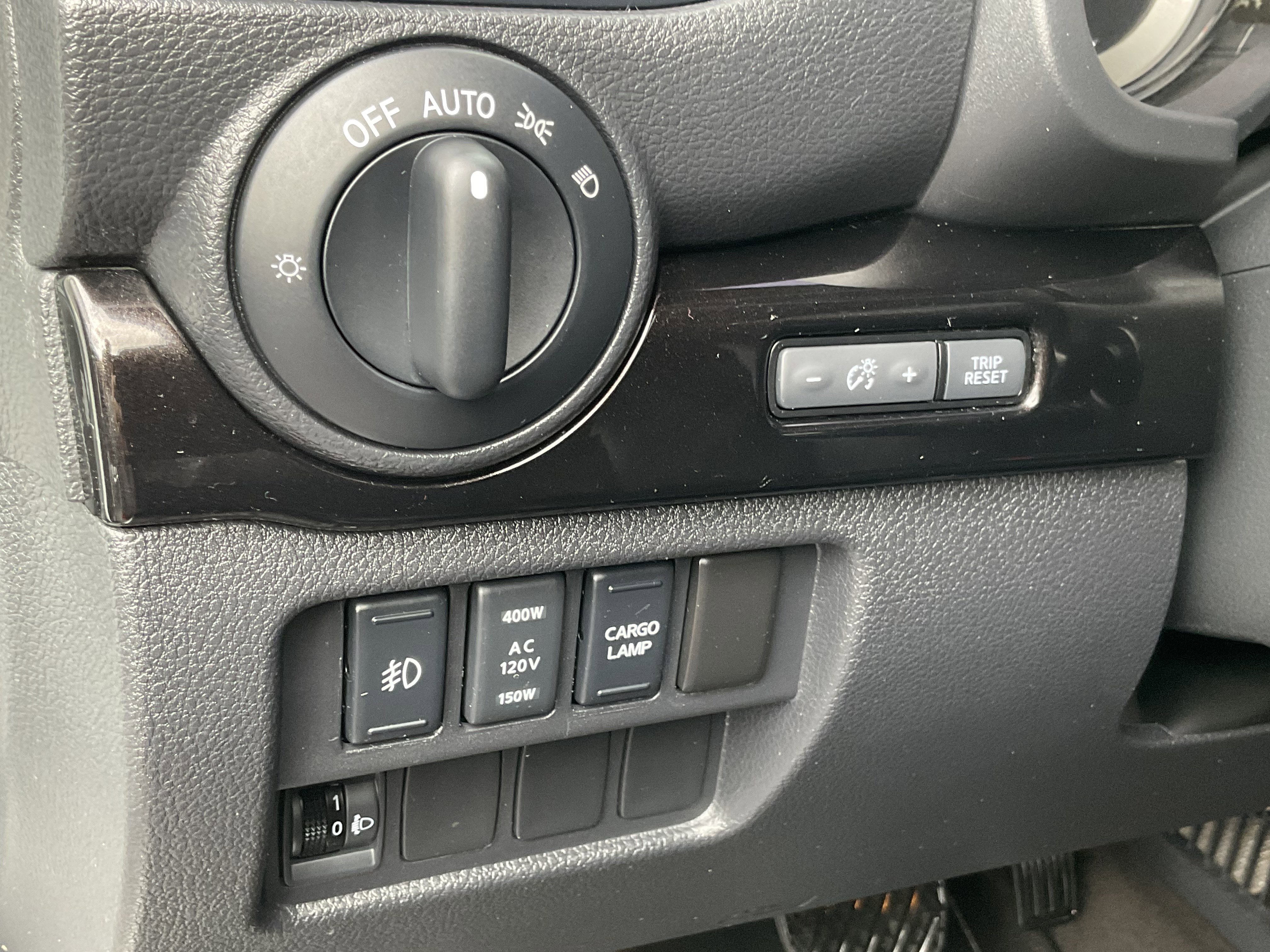 Used 2019 Nissan Titan SL w/ Midnight Edition image 30