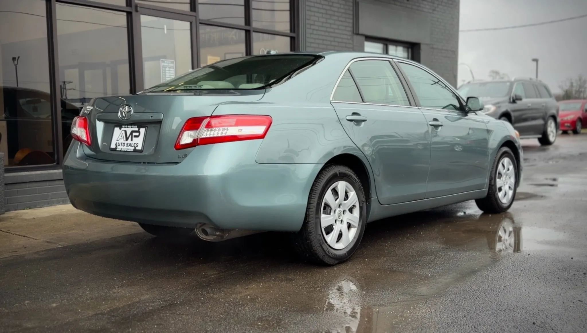 Used 2010 Toyota Camry image 3