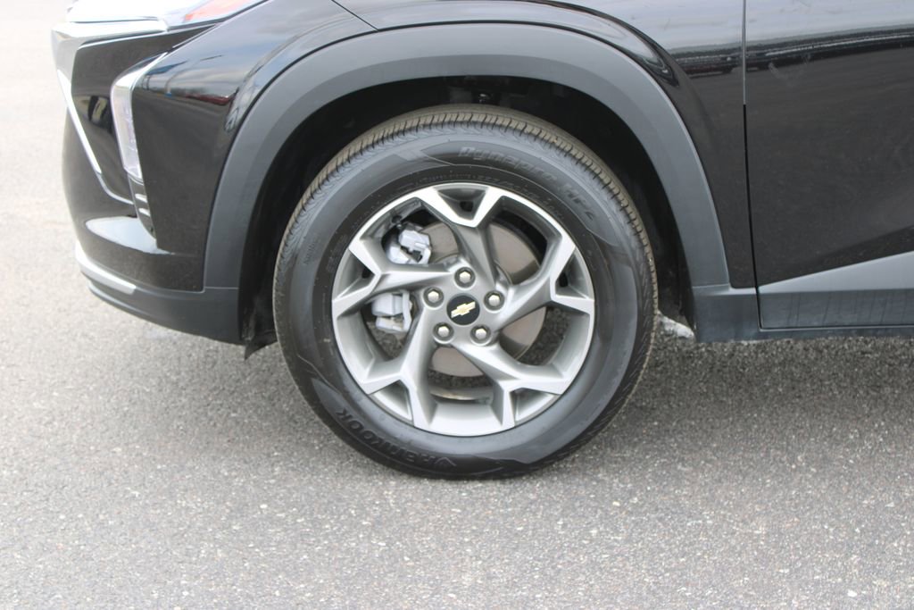 Used 2025 Chevrolet Trax LT w/ LT Convenience Package image 17