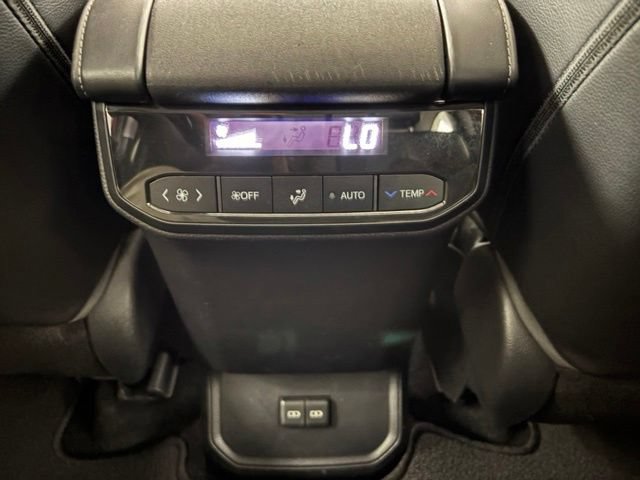 Used 2022 Toyota Highlander XLE FWD image 14