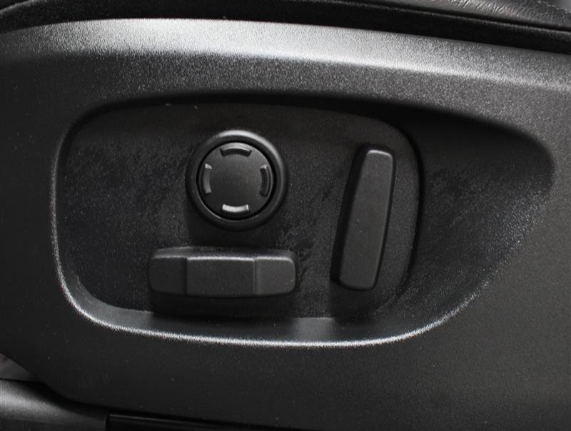 Used 2018 Land Rover Discovery Sport SE image 16