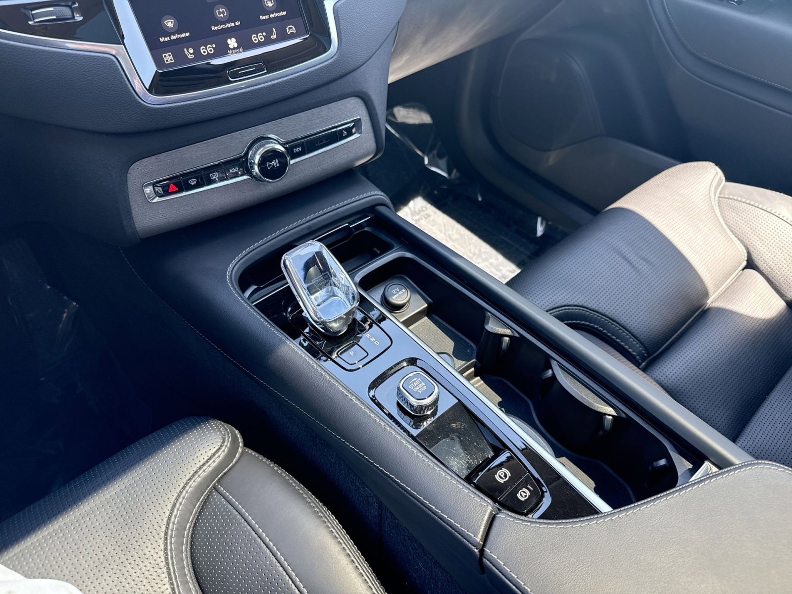 Certified 2024 Volvo XC90 B6 Ultimate AWD/4WD image 23