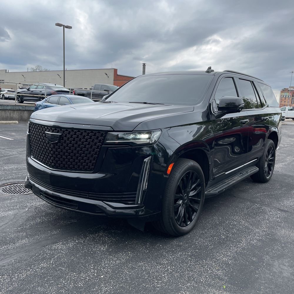 Used 2021 Cadillac Escalade Premium Luxury AWD/4WD image 2