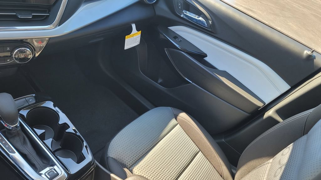 New 2026 Chevrolet Trax LT w/ Driver Confidence Package FWD image 23