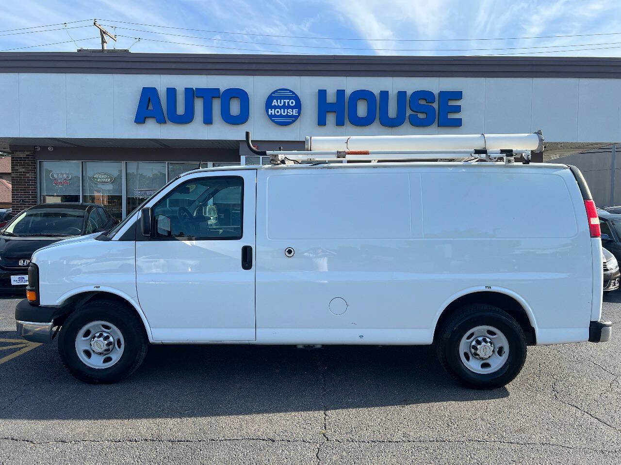 Used 2014 Chevrolet Express 2500 w/ Cold Climate Package RWD image 6