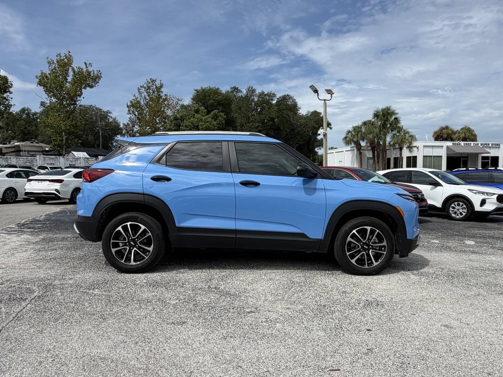 Used 2024 Chevrolet TrailBlazer LT w/ Driver Confidence Package AWD/4WD image 4