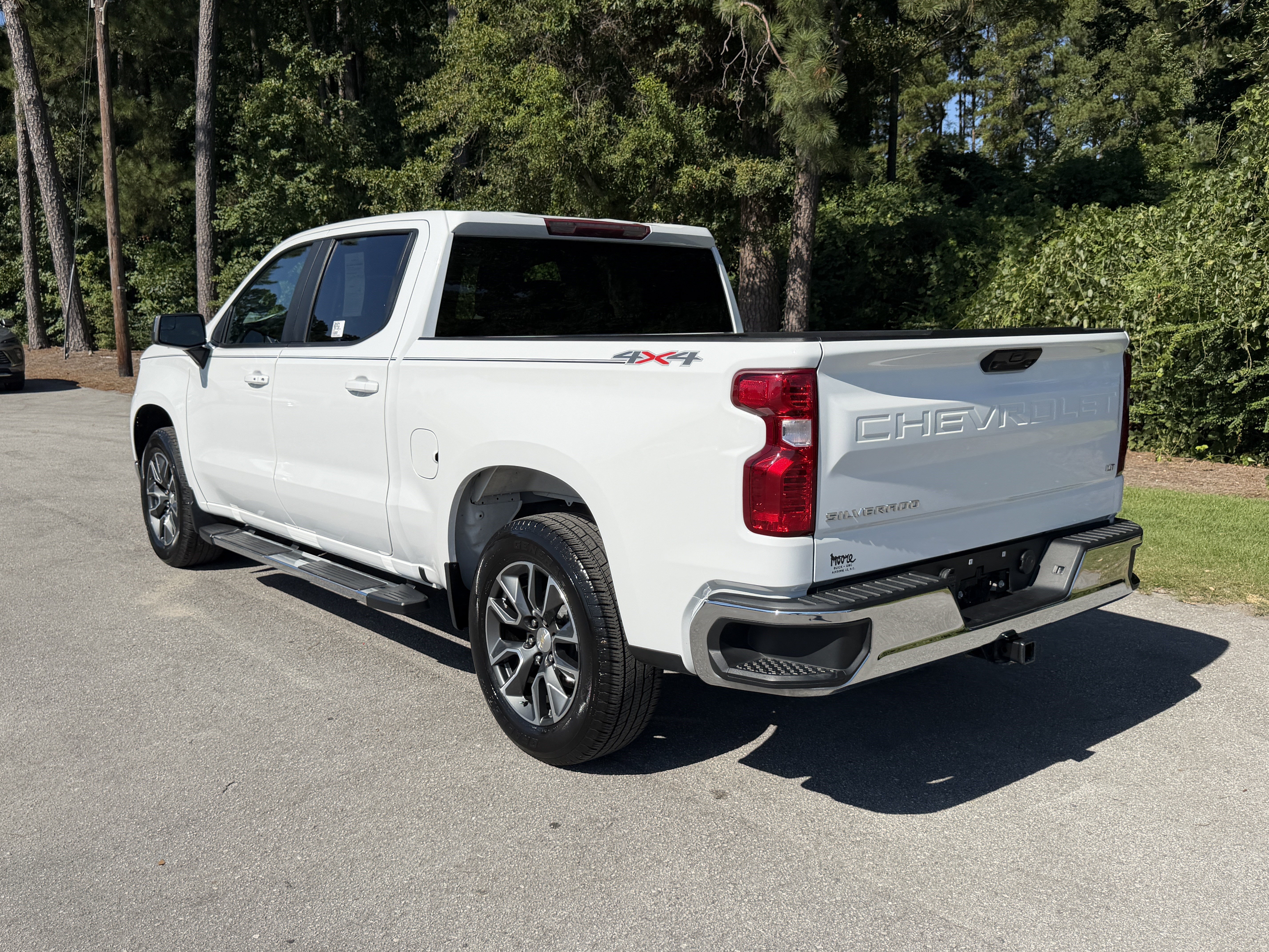 Used 2023 Chevrolet Silverado 1500 LT AWD/4WD image 38