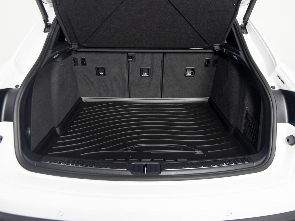 Certified 2025 Porsche Macan image 40