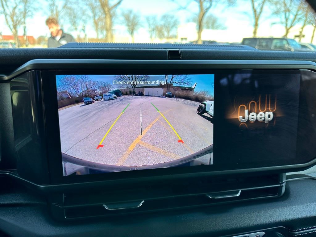 Used 2025 Jeep Wrangler Unlimited Sahara image 25