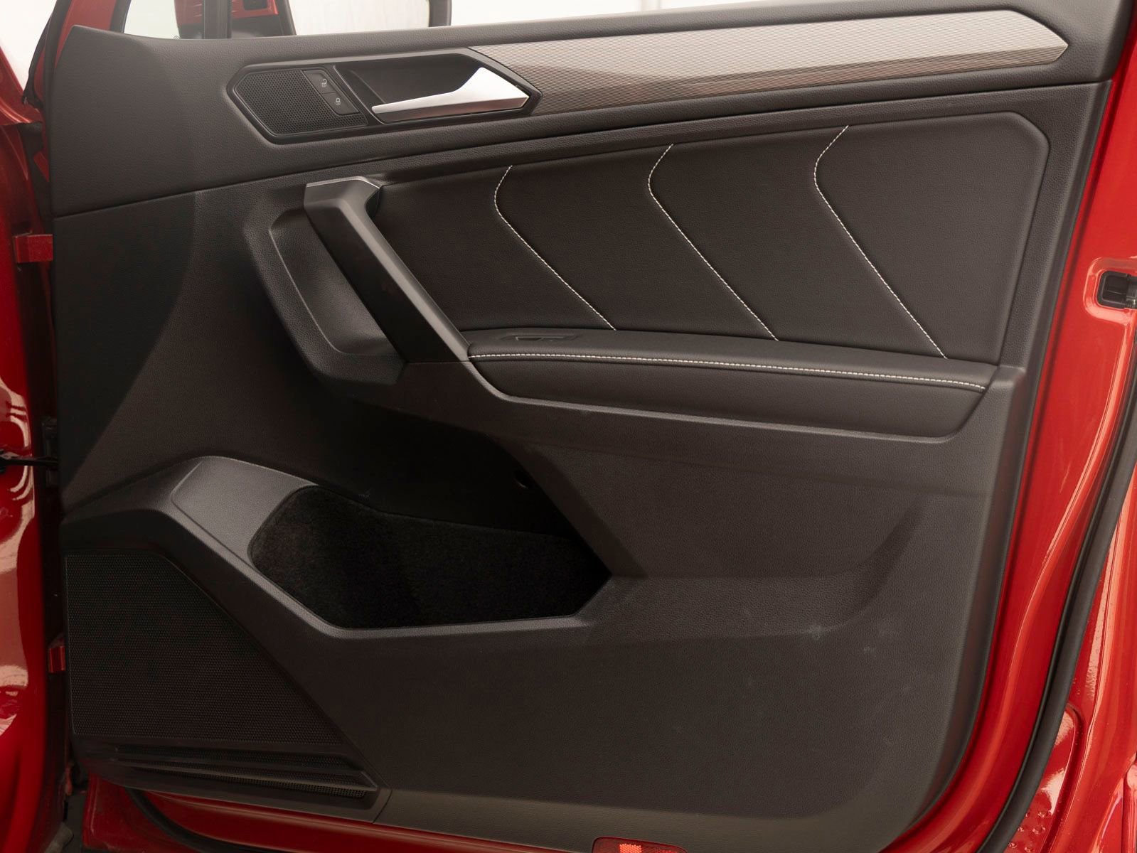 Used 2022 Volkswagen Tiguan SE w/ Panoramic Sunroof Package image 25