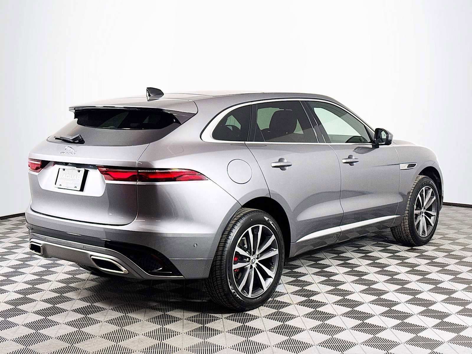 New 2025 Jaguar F-PACE R-Dynamic S image 5