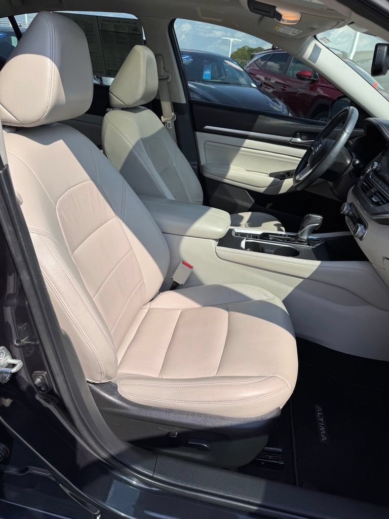 Used 2019 Nissan Altima 2.5 Platinum FWD image 12