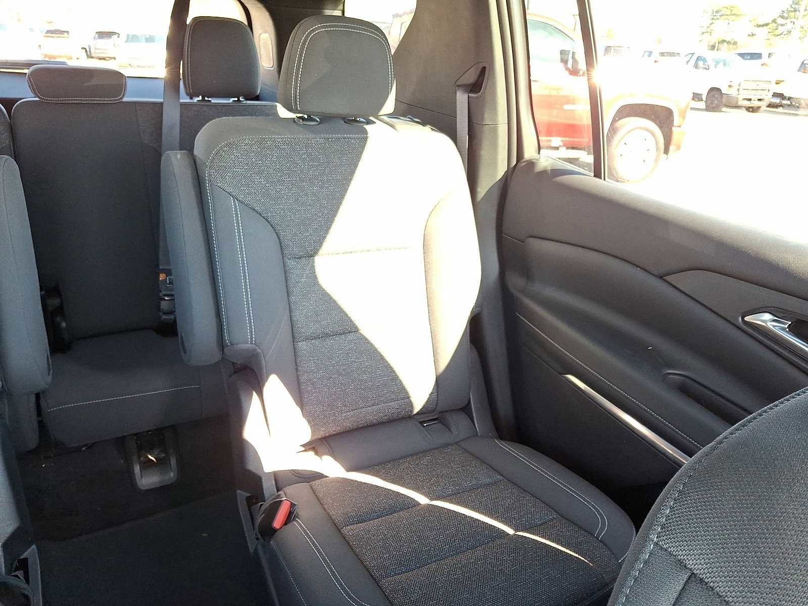 Used 2025 Chevrolet Traverse LT image 15