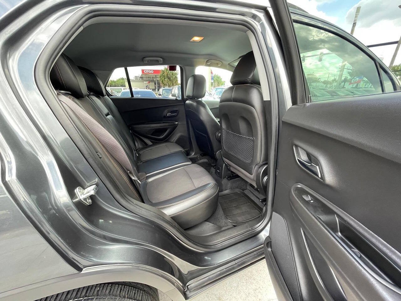 Used 2018 Chevrolet Trax LT w/ LT Convenience Package FWD image 19